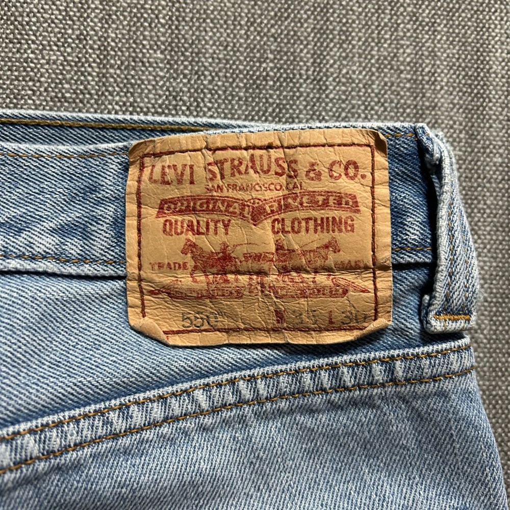 Levis 550 Relaxed Fit Jeans Mens 35x30 Light Wash Denim Tapered Leg 00550-4891 - Picture 2 of 11